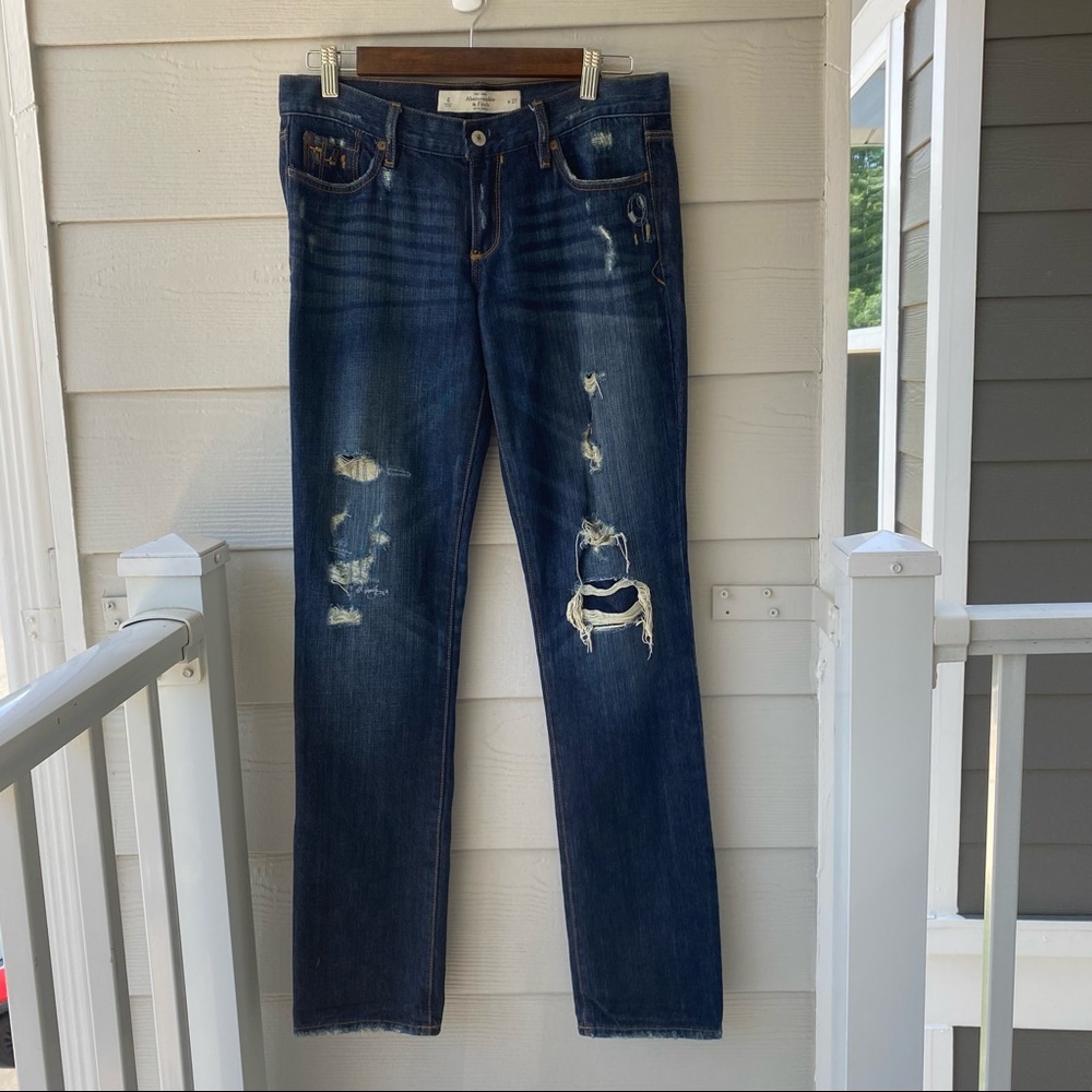 ABERCROMBIE & FITCH Distressed Straight Leg Jeans